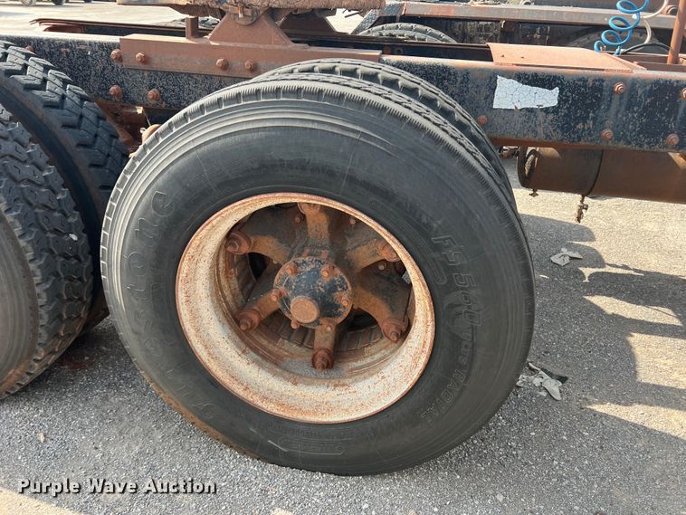 image for item DK7042 1986 Mack R686ST  semi truck