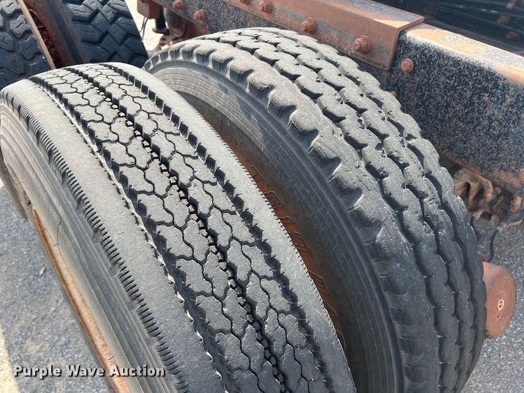 image for item DK7042 1986 Mack R686ST  semi truck