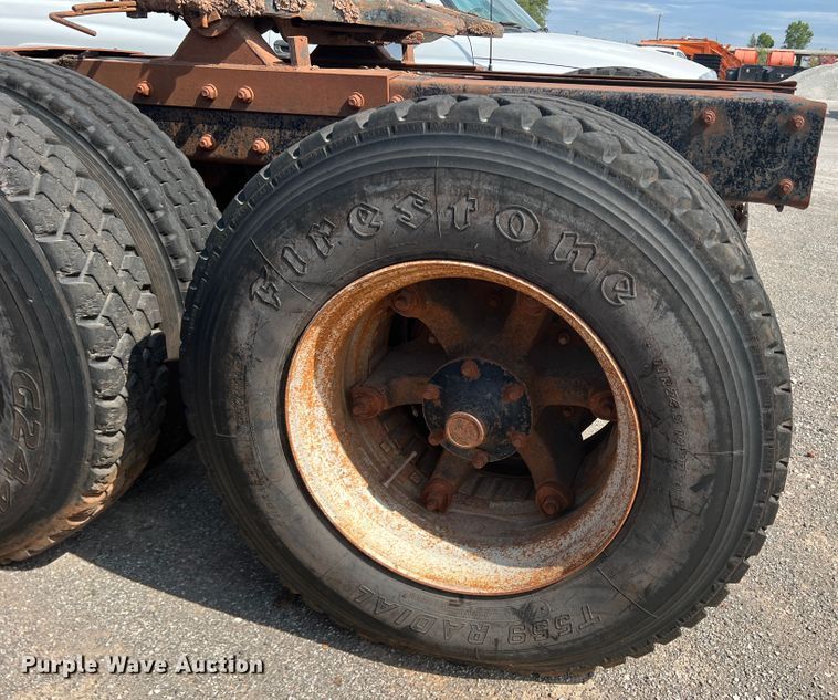 image for item DK7042 1986 Mack R686ST  semi truck