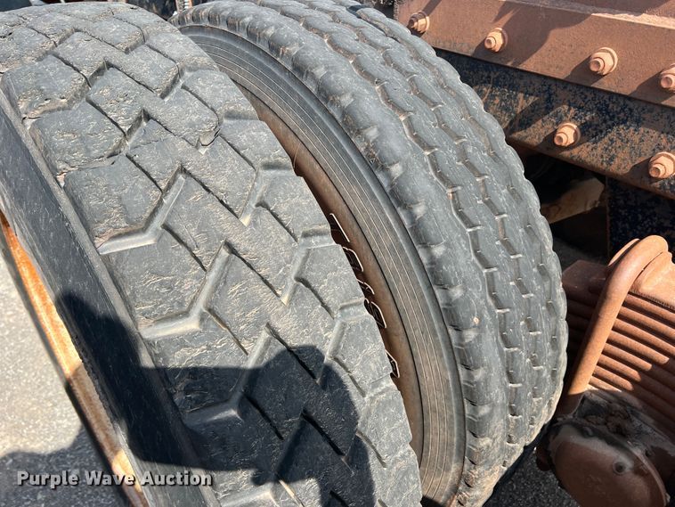 image for item DK7042 1986 Mack R686ST  semi truck