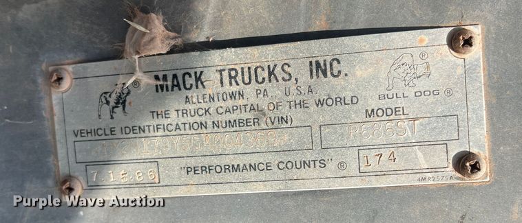 image for item DK7042 1986 Mack R686ST  semi truck