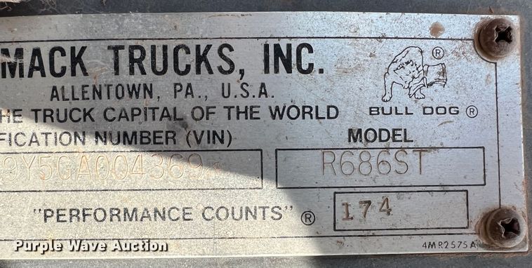image for item DK7042 1986 Mack R686ST  semi truck