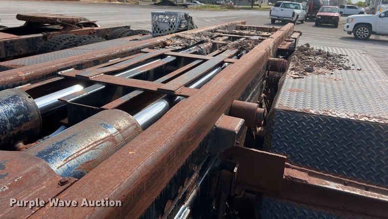 image for item DK7043 1993 International 2554  roll-off container truck