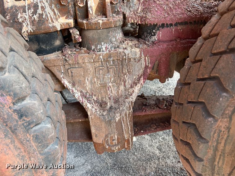 image for item DK7043 1993 International 2554  roll-off container truck