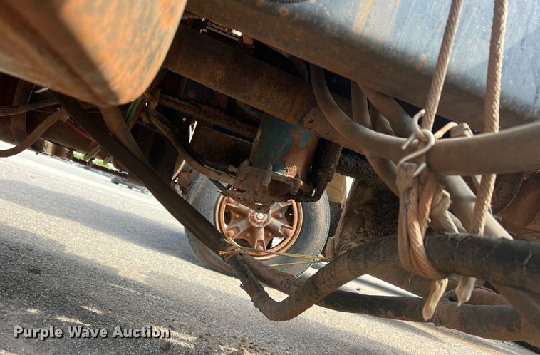 image for item DK7043 1993 International 2554  roll-off container truck