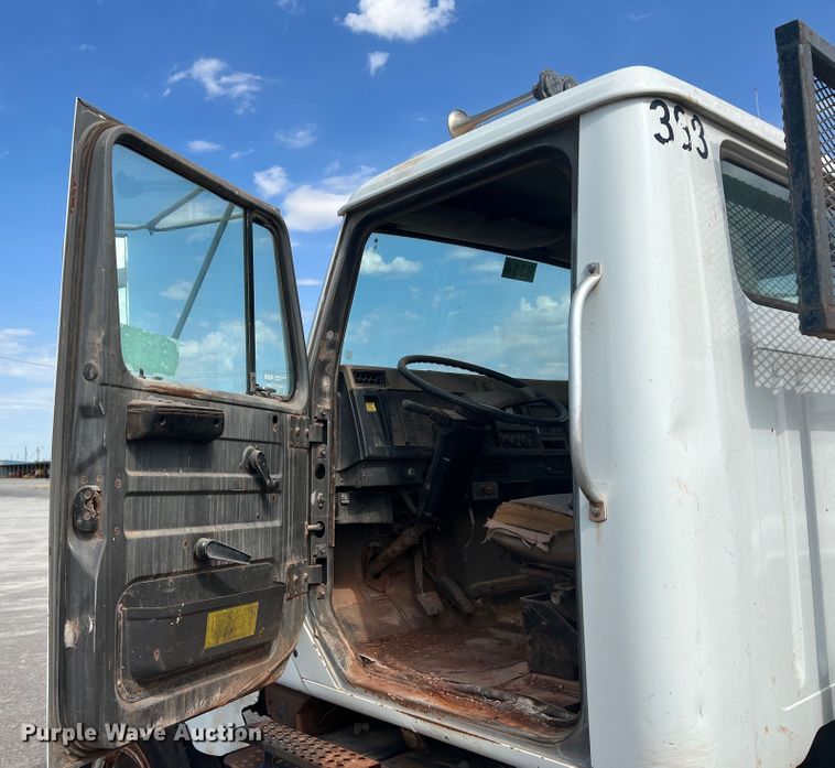 image for item DK7043 1993 International 2554  roll-off container truck