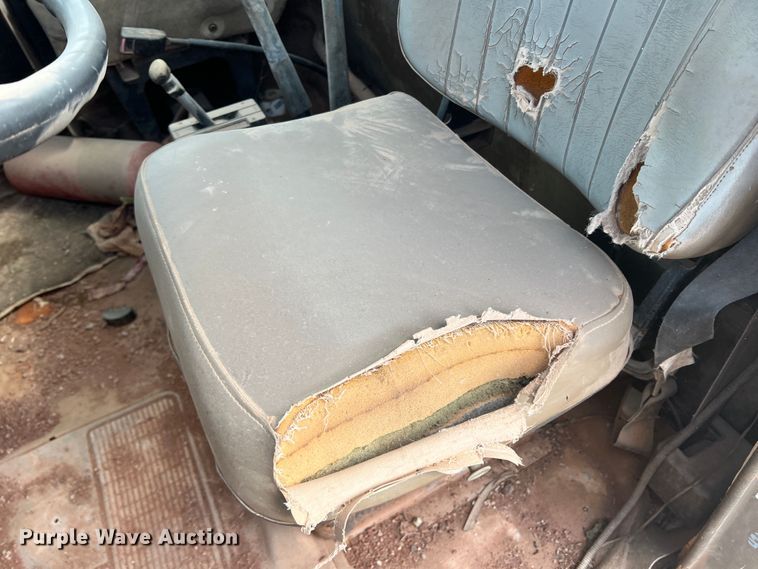 image for item DK7043 1993 International 2554  roll-off container truck