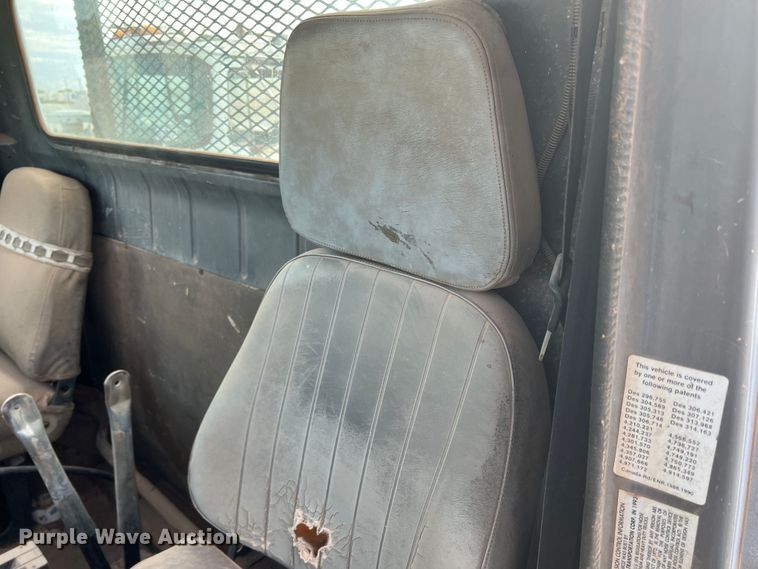 image for item DK7043 1993 International 2554  roll-off container truck