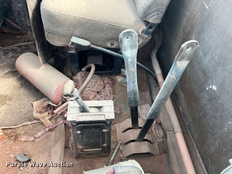 image for item DK7043 1993 International 2554  roll-off container truck