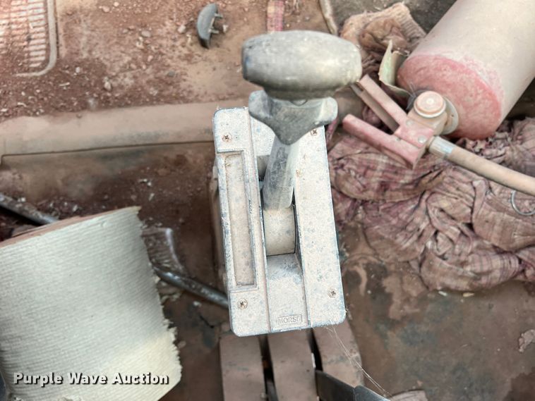 image for item DK7043 1993 International 2554  roll-off container truck