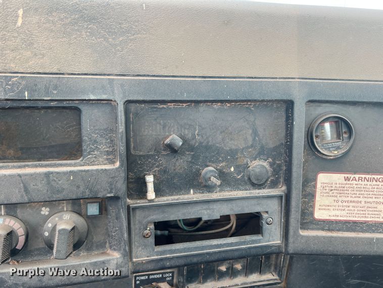 image for item DK7043 1993 International 2554  roll-off container truck