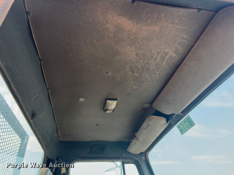 image for item DK7043 1993 International 2554  roll-off container truck