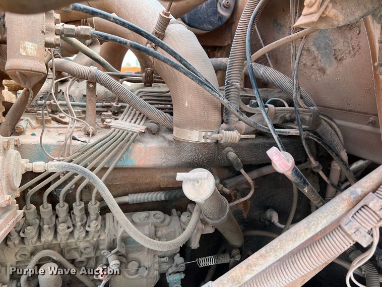 image for item DK7043 1993 International 2554  roll-off container truck