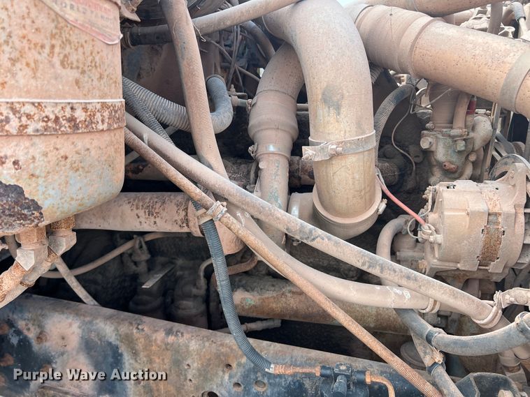 image for item DK7043 1993 International 2554  roll-off container truck