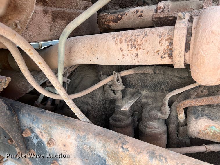 image for item DK7043 1993 International 2554  roll-off container truck