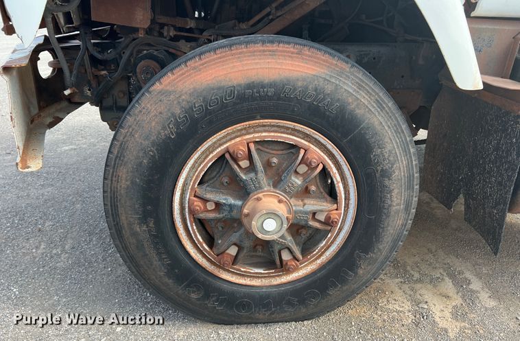 image for item DK7043 1993 International 2554  roll-off container truck