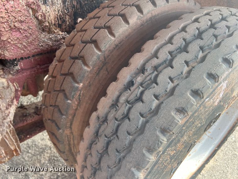 image for item DK7043 1993 International 2554  roll-off container truck