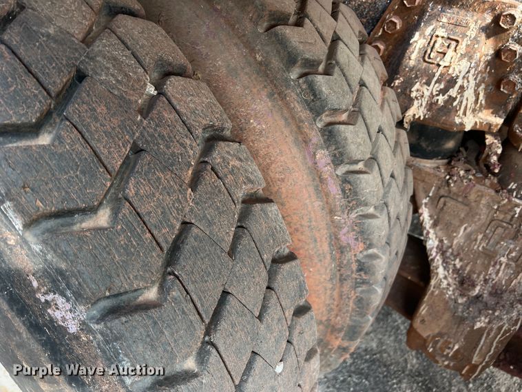 image for item DK7043 1993 International 2554  roll-off container truck