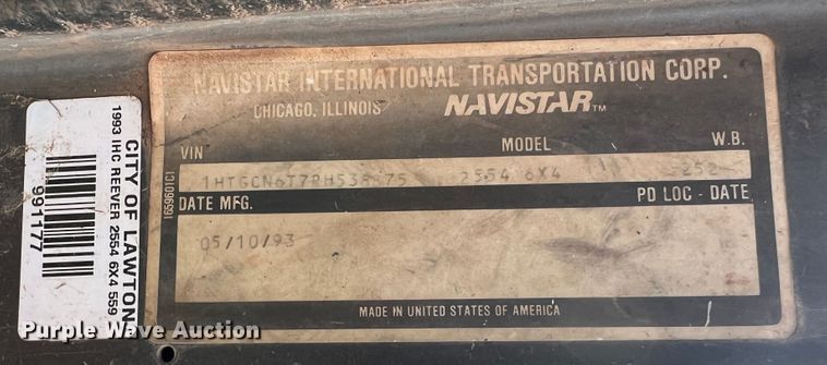 image for item DK7043 1993 International 2554  roll-off container truck