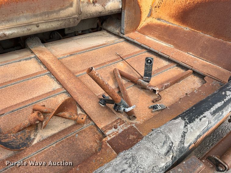 image for item DK7046 1998 LeeBoy L8000T  paver