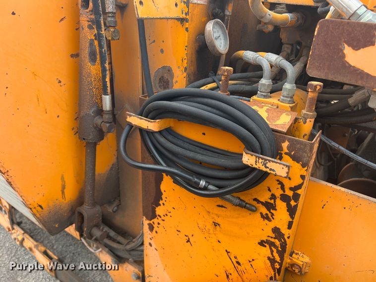 image for item DK7046 1998 LeeBoy L8000T  paver