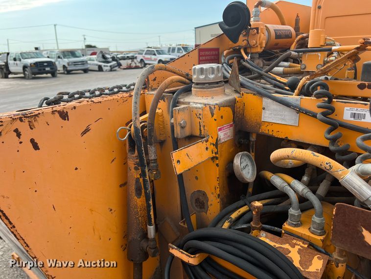 image for item DK7046 1998 LeeBoy L8000T  paver