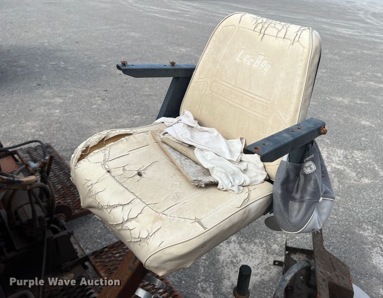 image for item DK7046 1998 LeeBoy L8000T  paver