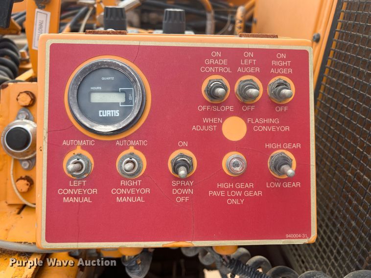 image for item DK7046 1998 LeeBoy L8000T  paver