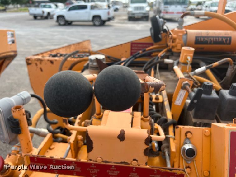 image for item DK7046 1998 LeeBoy L8000T  paver