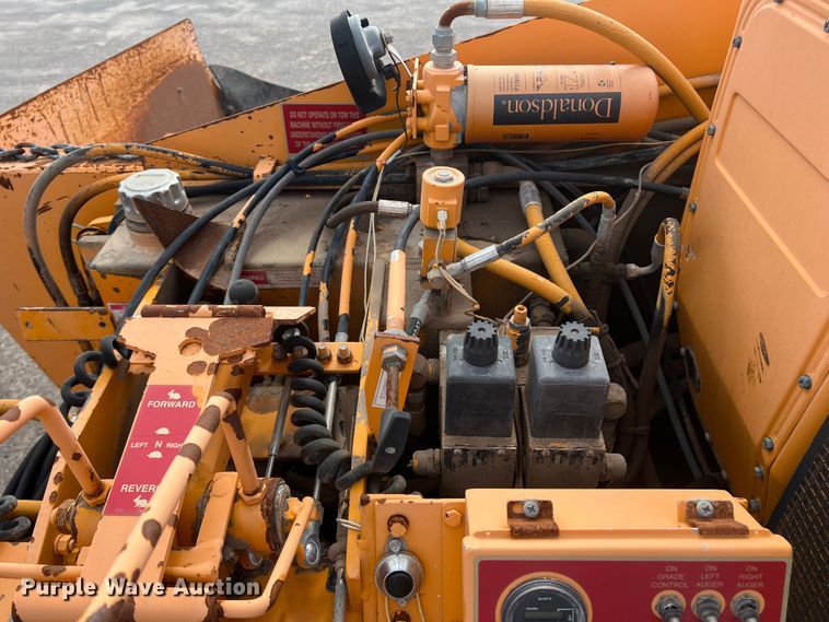 image for item DK7046 1998 LeeBoy L8000T  paver