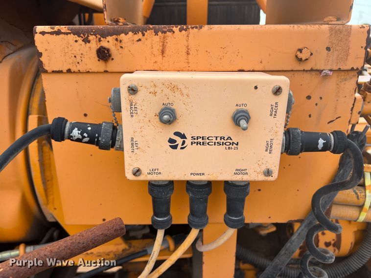 image for item DK7046 1998 LeeBoy L8000T  paver