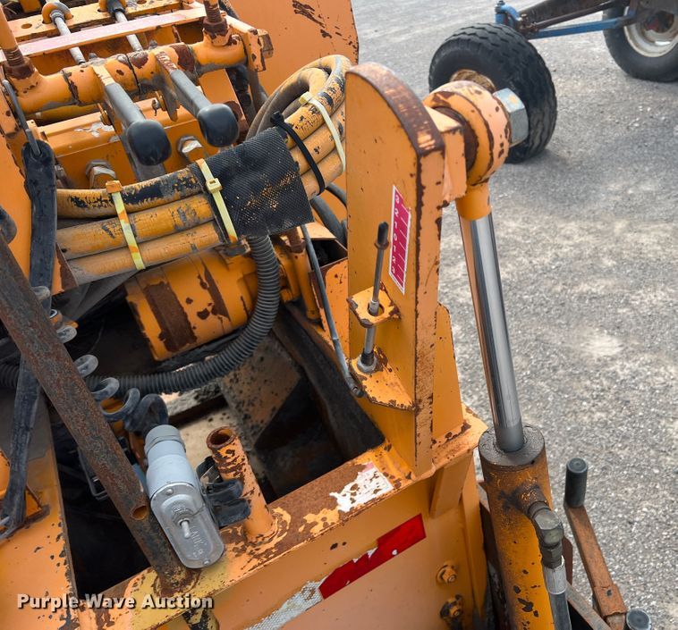 image for item DK7046 1998 LeeBoy L8000T  paver