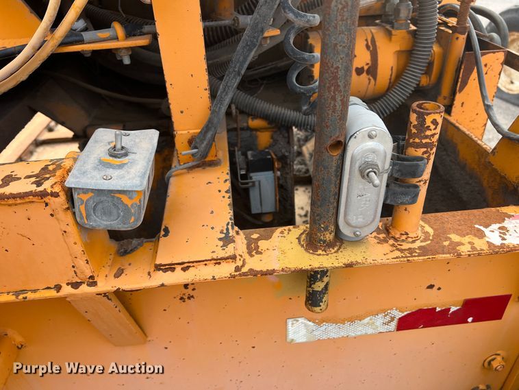 image for item DK7046 1998 LeeBoy L8000T  paver