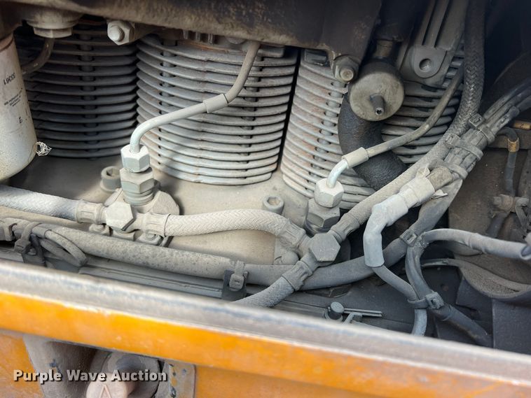 image for item DK7046 1998 LeeBoy L8000T  paver