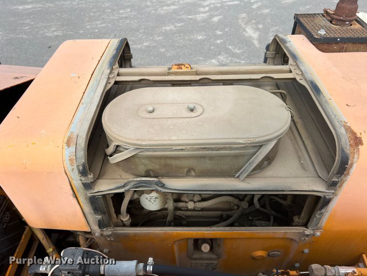 image for item DK7046 1998 LeeBoy L8000T  paver