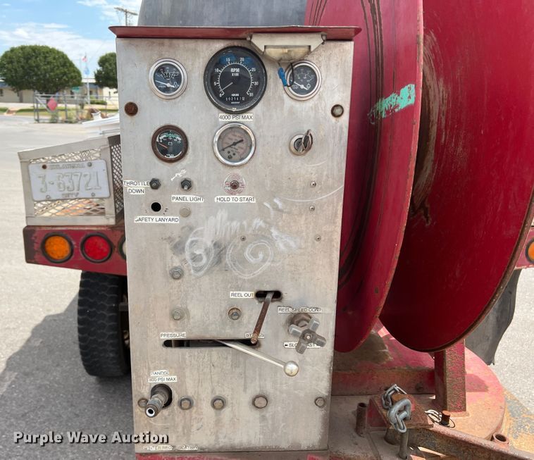 image for item DK7052 2004 Isuzu NQR  sewer jetter truck