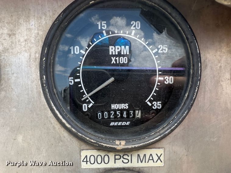 image for item DK7052 2004 Isuzu NQR  sewer jetter truck