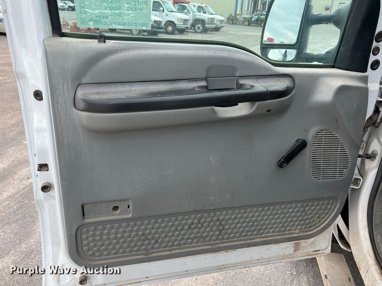 image for item DK7053 2007 Ford F450 Super Duty XL  Crew Cab flatbed truck