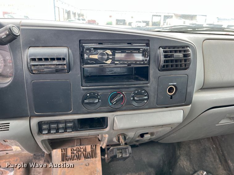 image for item DK7053 2007 Ford F450 Super Duty XL  Crew Cab flatbed truck