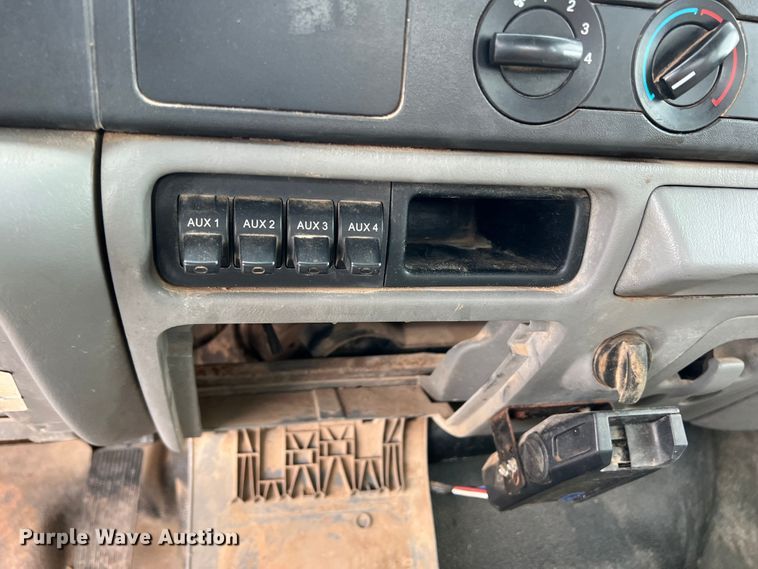 image for item DK7053 2007 Ford F450 Super Duty XL  Crew Cab flatbed truck