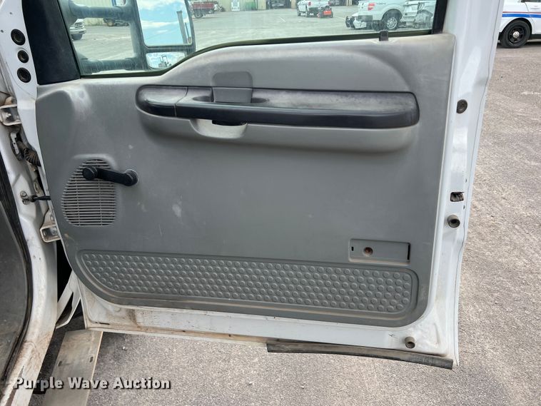 image for item DK7053 2007 Ford F450 Super Duty XL  Crew Cab flatbed truck