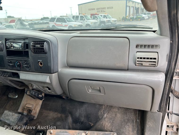 image for item DK7053 2007 Ford F450 Super Duty XL  Crew Cab flatbed truck