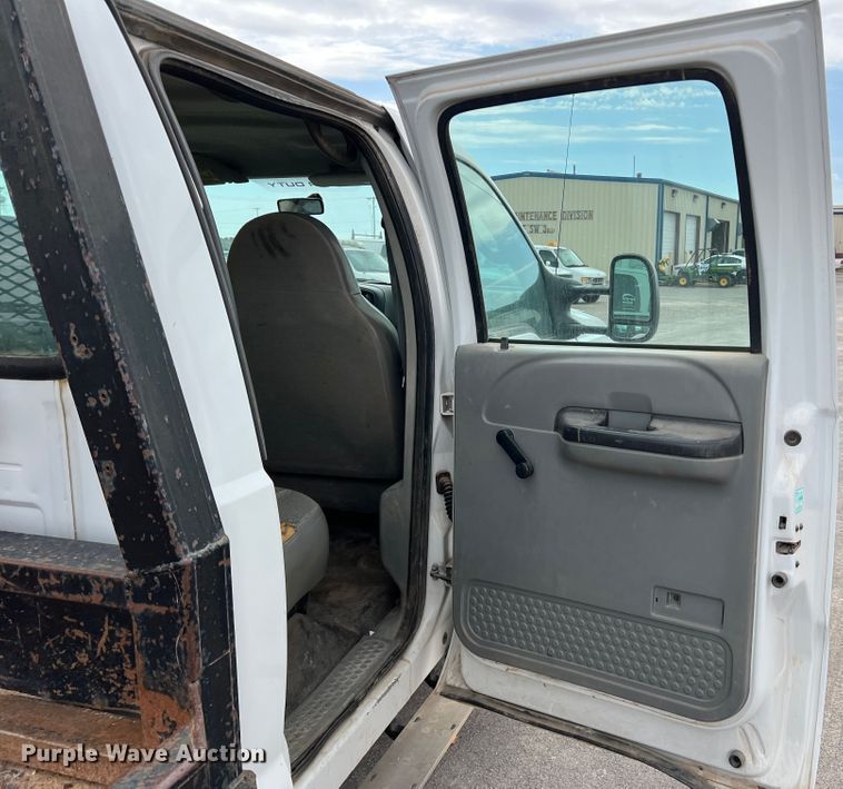 image for item DK7053 2007 Ford F450 Super Duty XL  Crew Cab flatbed truck