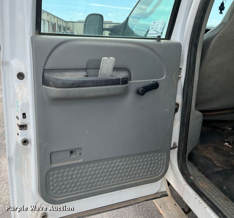 image for item DK7053 2007 Ford F450 Super Duty XL  Crew Cab flatbed truck