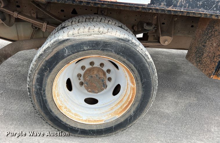 image for item DK7053 2007 Ford F450 Super Duty XL  Crew Cab flatbed truck