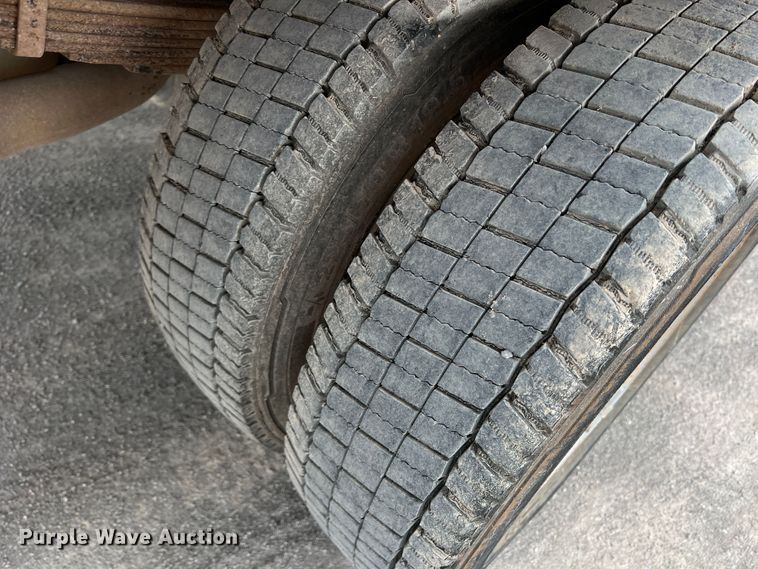 image for item DK7053 2007 Ford F450 Super Duty XL  Crew Cab flatbed truck