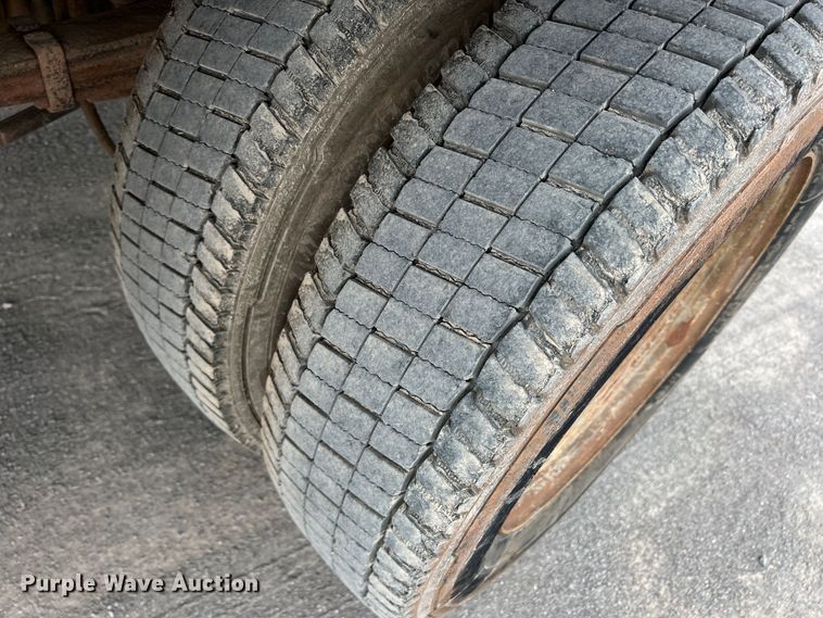 image for item DK7053 2007 Ford F450 Super Duty XL  Crew Cab flatbed truck