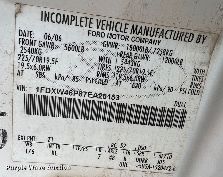 image for item DK7053 2007 Ford F450 Super Duty XL  Crew Cab flatbed truck