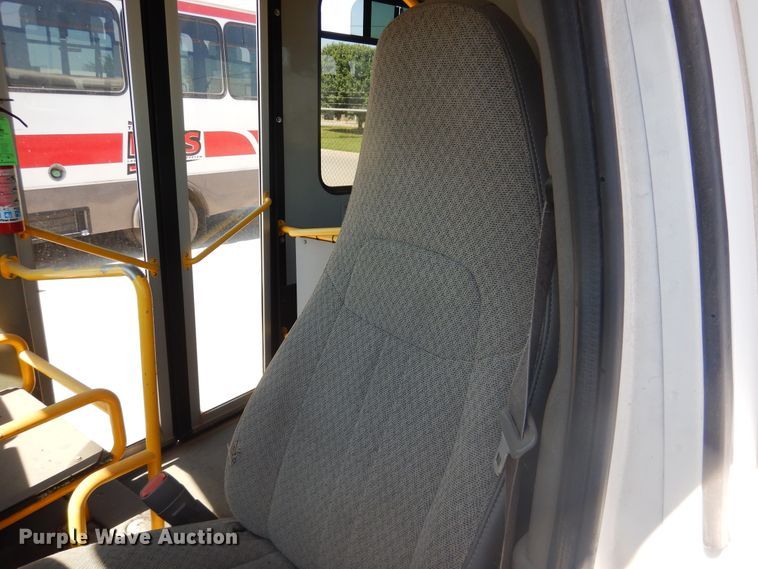 image for item DL0388 2010 Chevrolet Express G4500  shuttle bus
