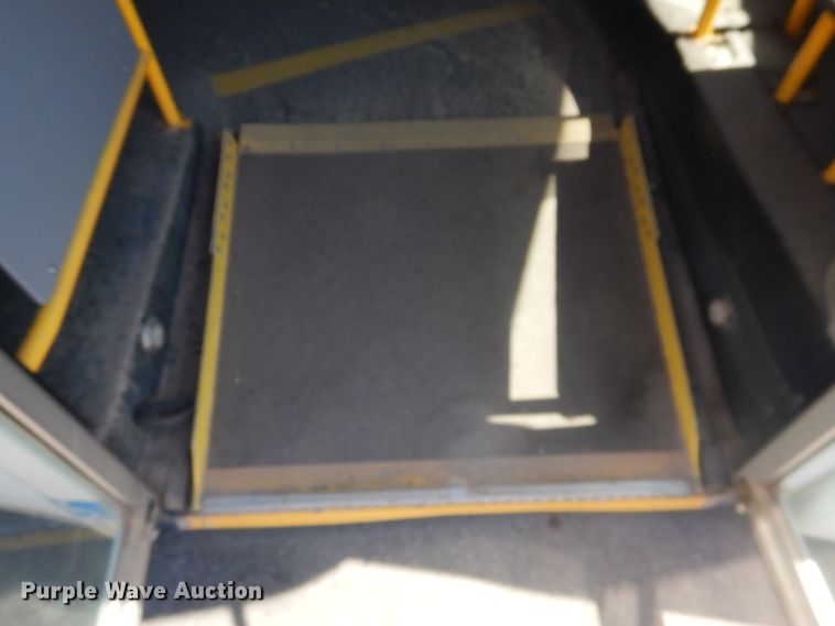 image for item DL0388 2010 Chevrolet Express G4500  shuttle bus